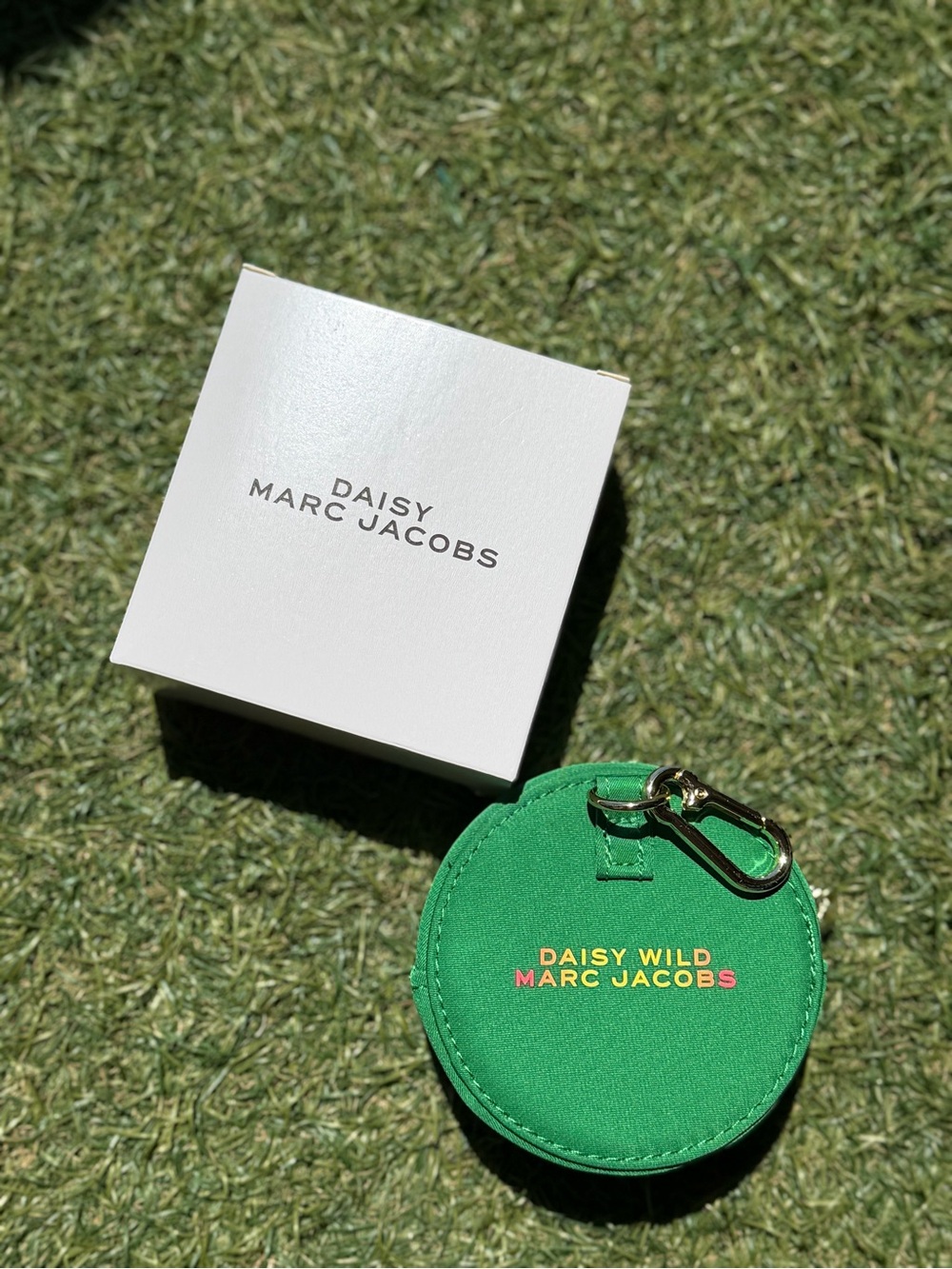 Marc Jacobs Green Round Daisy Wild Keychain Pouch with Gold Clip